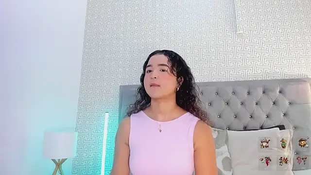 Evaa Lunna  online show from 04.28.26