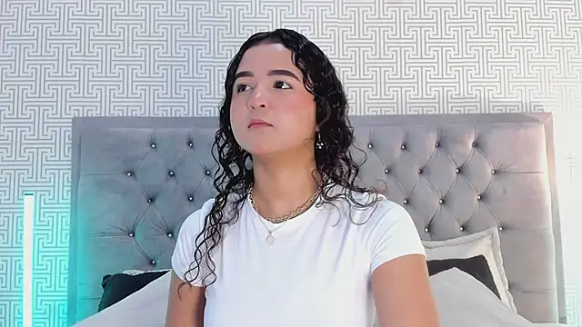 Evaa Lunna  online show from 05.09.26