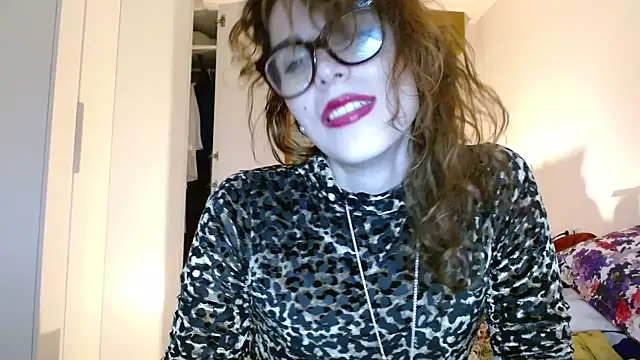 Snapshot of refem9 chatting on 10.13.25 refem9 online show from 10.13.25