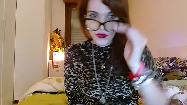 Snapshot of refem9 chatting on 10.24.25 refem9 online show from 10.24.25