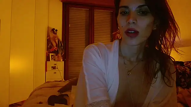 Snapshot of refem9 chatting on 10.26.25 refem9 online show from 10.26.25