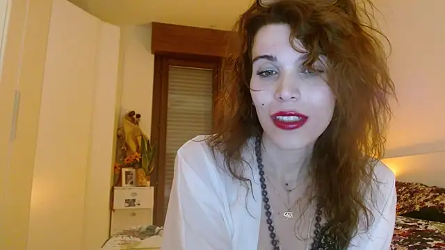 Snapshot of refem9 chatting on 10.26.25 refem9 online show from 10.26.25