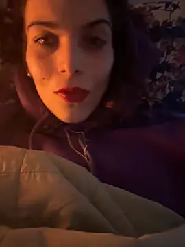 Snapshot of refem9 chatting on 10.29.25 refem9 online show from 10.29.25