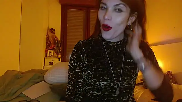 Snapshot of refem9 chatting on 11.24.25 refem9 online show from 11.24.25