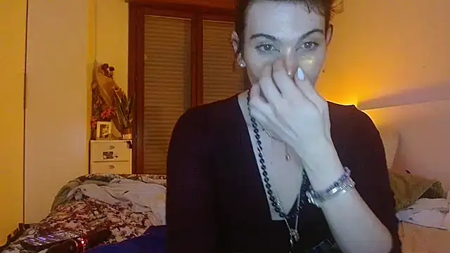 Snapshot of refem9 chatting on 12.15.25 refem9 online show from 12.15.25