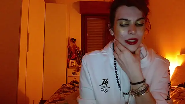 Snapshot of refem9 chatting on 12.16.25 refem9 online show from 12.16.25