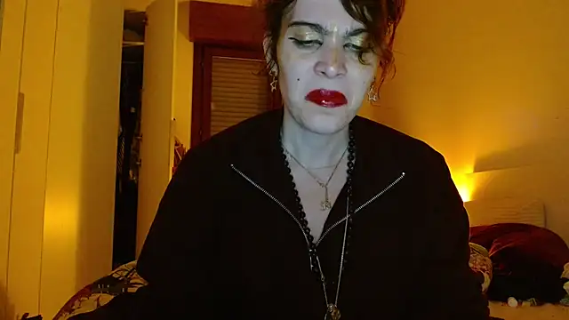 Snapshot of refem9 chatting on 12.22.25 refem9 online show from 12.22.25