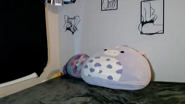 Snapshot of celeste_xxoo chatting on 12.04.25 celeste xxoo online show from 12.04.25