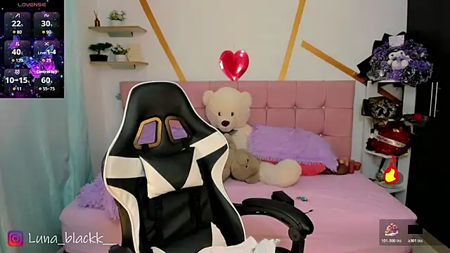 Luna blackk online show from 04.26.26