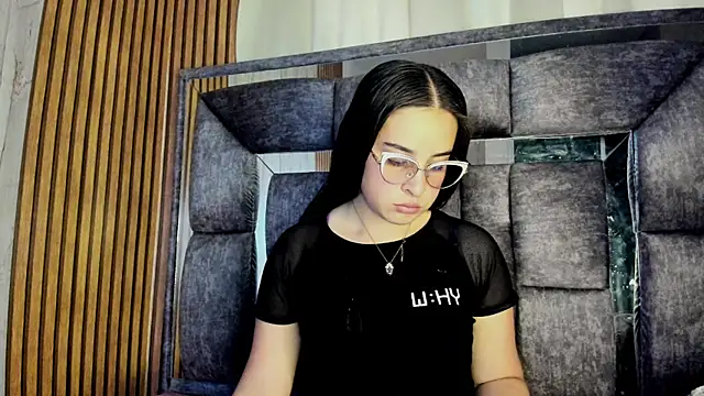 Snapshot of Cherry__Hot chatting on 12.13.25 Cherry Hot online show from 12.13.25