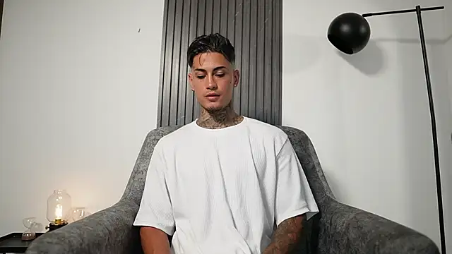 Snapshot of AxelVilla_ chatting on 10.17.25 AxelVilla online show from 10.17.25