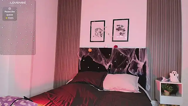 Snapshot of ashlycarteer chatting on 10.19.25 ashlycarteer online show from 10.19.25