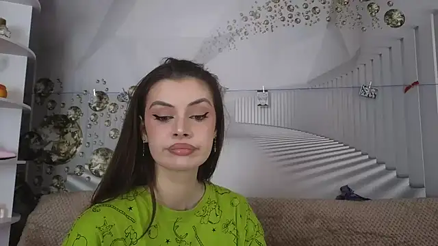 Snapshot of EvoletteLouLou chatting on 11.03.25 EvoletteLouLou online show from 11.03.25