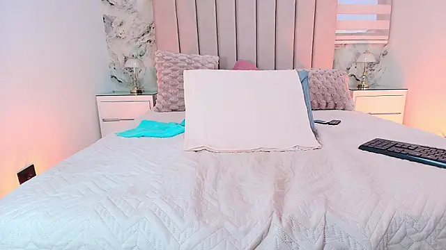 Snapshot of celeste_moonx chatting on 11.18.25 celeste moonx online show from 11.18.25