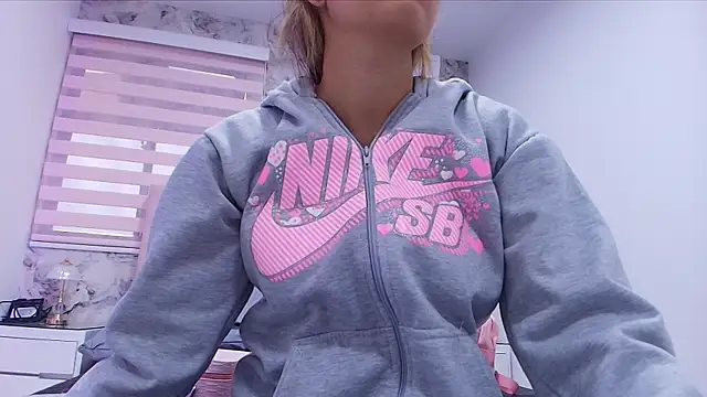 Snapshot of celeste_moonx chatting on 11.22.25 celeste moonx online show from 11.22.25