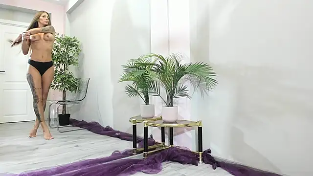 MayaHellen online show from 12.14.25