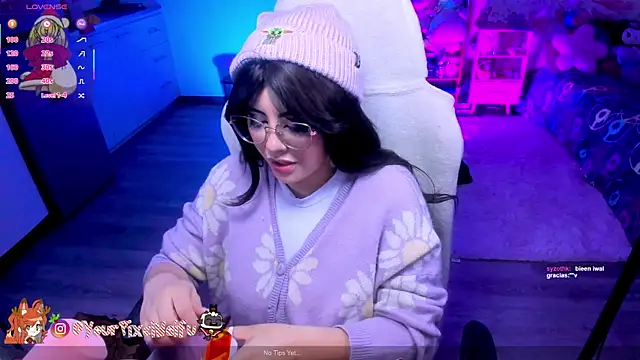 Snapshot of AlyssaRomanova chatting on 12.18.25 AlyssaRomanova online show from 12.18.25