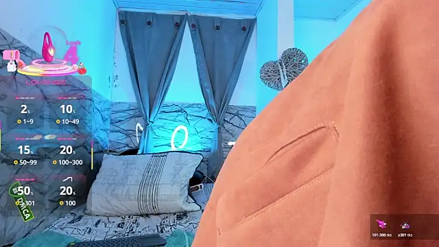 Snapshot of fanEmy chatting on 10.29.25 fanEmy online show from 10.29.25