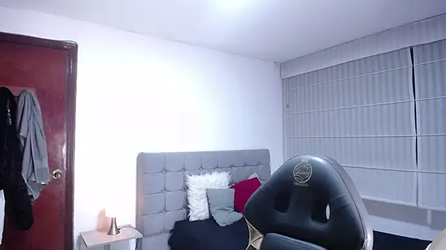 Stephany Rodriguez online show from 11.04.25