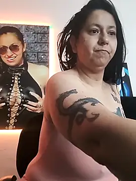 Snapshot of holydeath_1 chatting on 11.10.25 holydeath 1 online show from 11.10.25