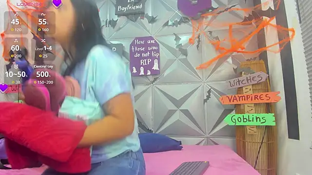 Snapshot of GreciaFox1 chatting on 10.29.25 GreciaFox1 online show from 10.29.25