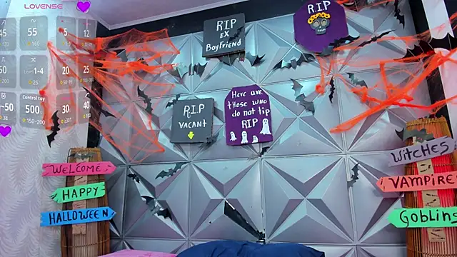 Snapshot of GreciaFox1 chatting on 10.30.25 GreciaFox1 online show from 10.30.25