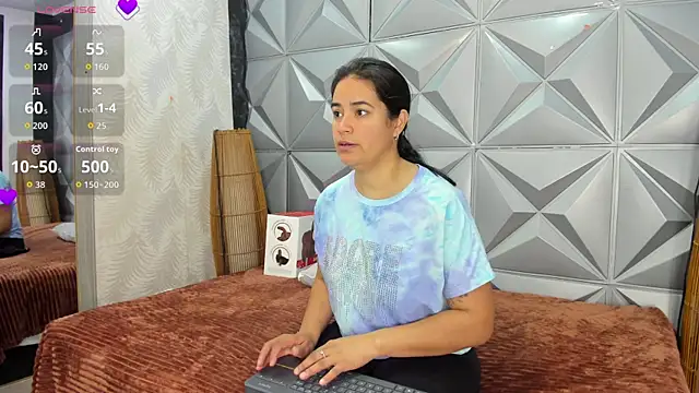 Snapshot of GreciaFox1 chatting on 11.13.25 GreciaFox1 online show from 11.13.25