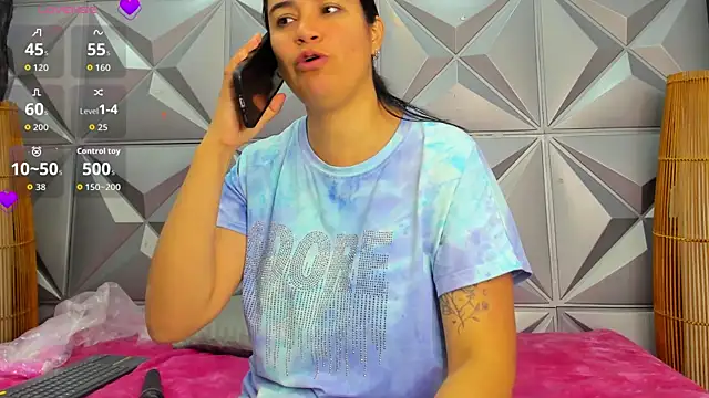 Snapshot of GreciaFox1 chatting on 11.20.25 GreciaFox1 online show from 11.20.25