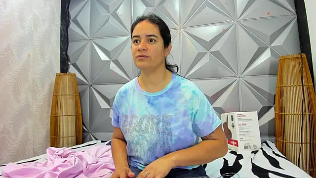 Snapshot of GreciaFox1 chatting on 12.01.25 GreciaFox1 online show from 12.01.25