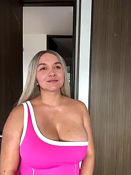 Snapshot of Nova_Gabriela chatting on 12.05.25 Nova Gabriela online show from 12.05.25