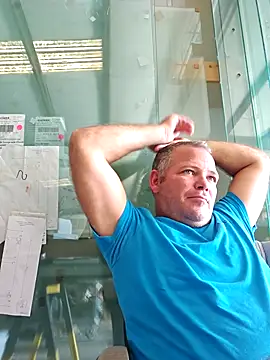 Snapshot of cubanitofeliz40 chatting on 11.03.25 cubanitofeliz40 online show from 11.03.25