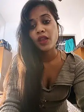 cute radhikaa online show from 10.23.25
