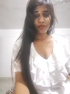 Snapshot of cute_radhikaa chatting on 12.21.25 cute radhikaa online show from 12.21.25