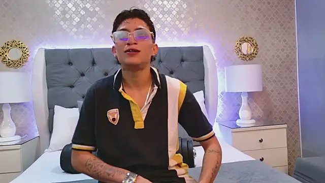 ZoeKrug online show from 12.16.25