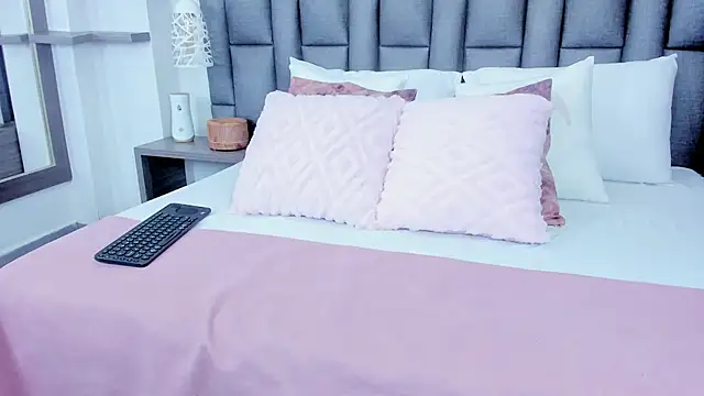 ZoeKrug online show from 02.16.26