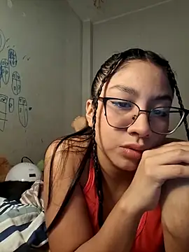 Snapshot of honeysweet111 chatting on 05.27.26 honeysweet111 online show from 05.27.26