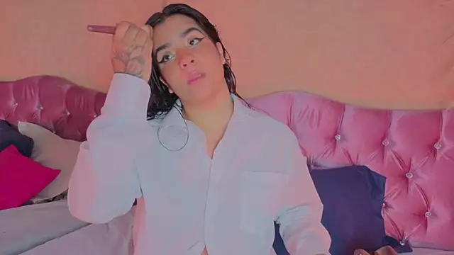 KARINAJTORRES online show from 11.26.25