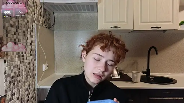 Snapshot of jelly_cherry chatting on 10.16.25 jelly cherry online show from 10.16.25