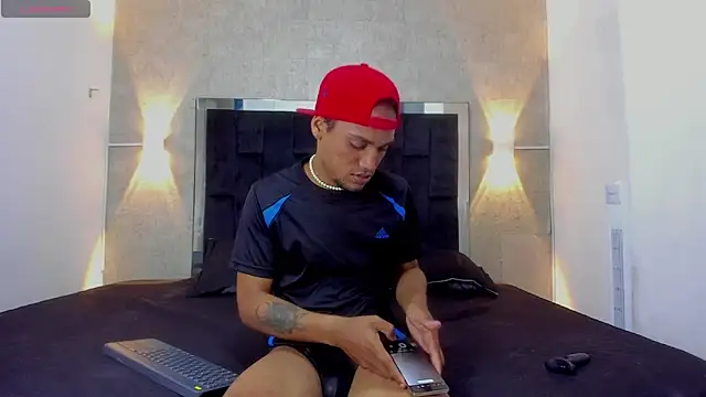 Snapshot of mateonick40 chatting on 11.04.25 mateonick40 online show from 11.04.25