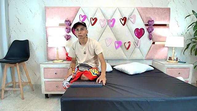 Zoelucas online show from 09.23.25