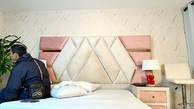 Zoelucas online show from 02.11.26