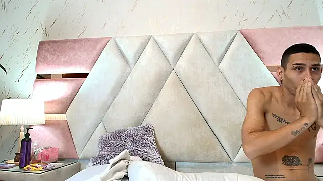 Zoelucas online show from 03.02.26