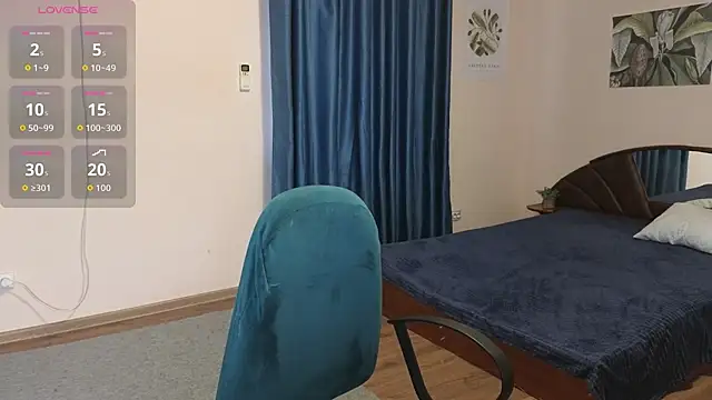 Snapshot of Laura_Gol chatting on 10.27.25 Laura Gol online show from 10.27.25