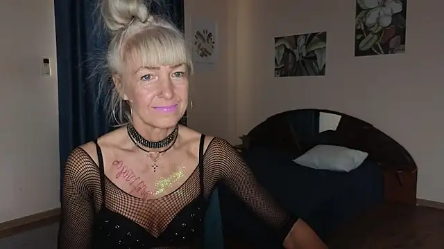 Snapshot of Laura_Gol chatting on 11.03.25 Laura Gol online show from 11.03.25