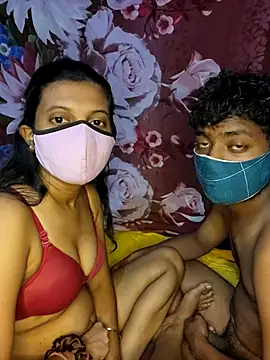 Snapshot of horny_coupl chatting on 09.23.25 horny coupl online show from 09.23.25