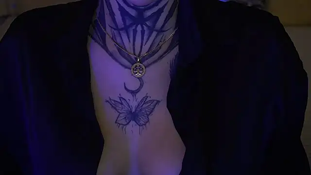 Snapshot of IvyLaurent chatting on 11.26.25 IvyLaurent online show from 11.26.25