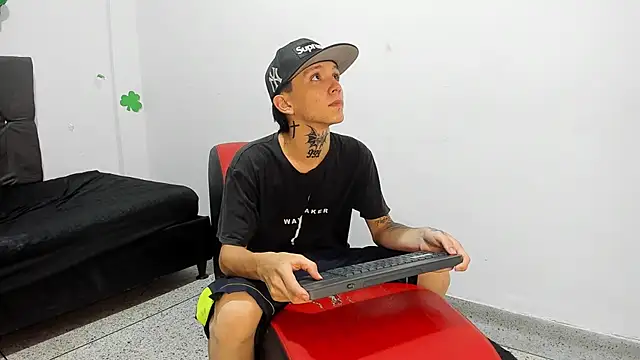 StraightBoy Nick online show from 04.28.26