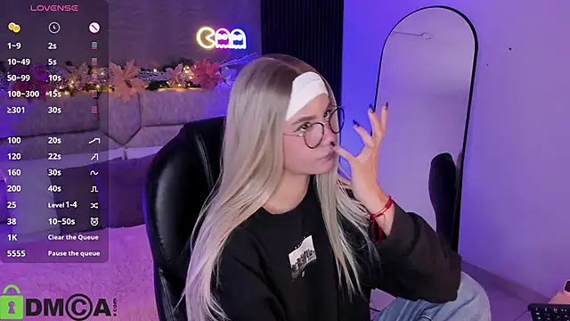 Arinextdoor online show from 12.14.25