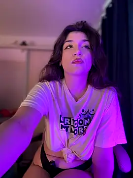 Snapshot of ScarletBloom_ chatting on 09.29.25 ScarletBloom  online show from 09.29.25