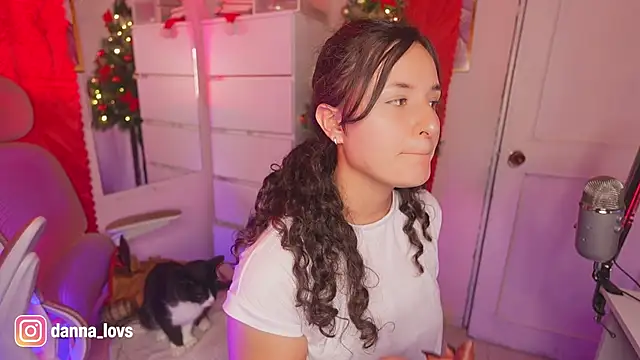 Dannaa Lovs online show from 11.20.25